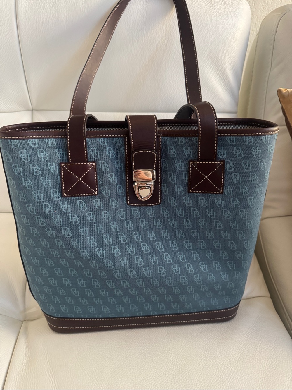 Vintage Dooney & Bourke Donegal Crest Signature Monogram Push-Lock Tote Bag. Y2K